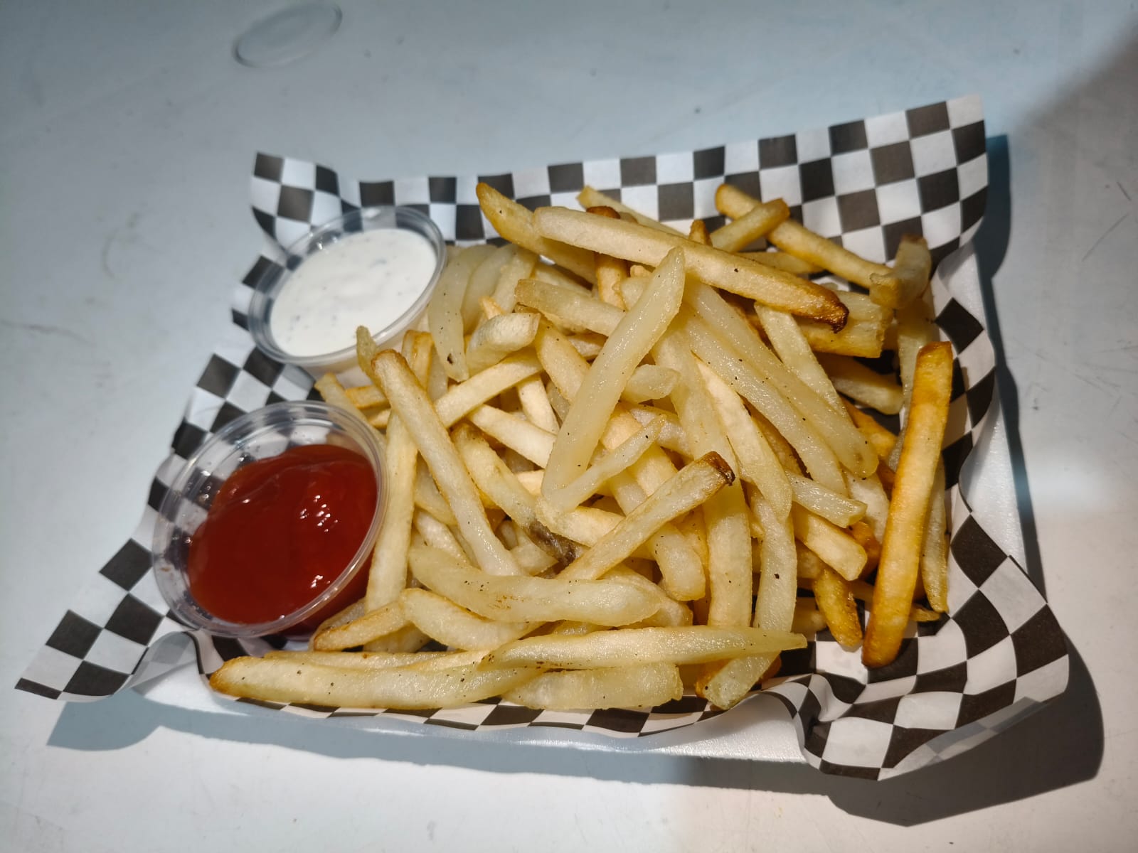 Las Pepe-Lepu - Papas a la francesa con ranch y catsup